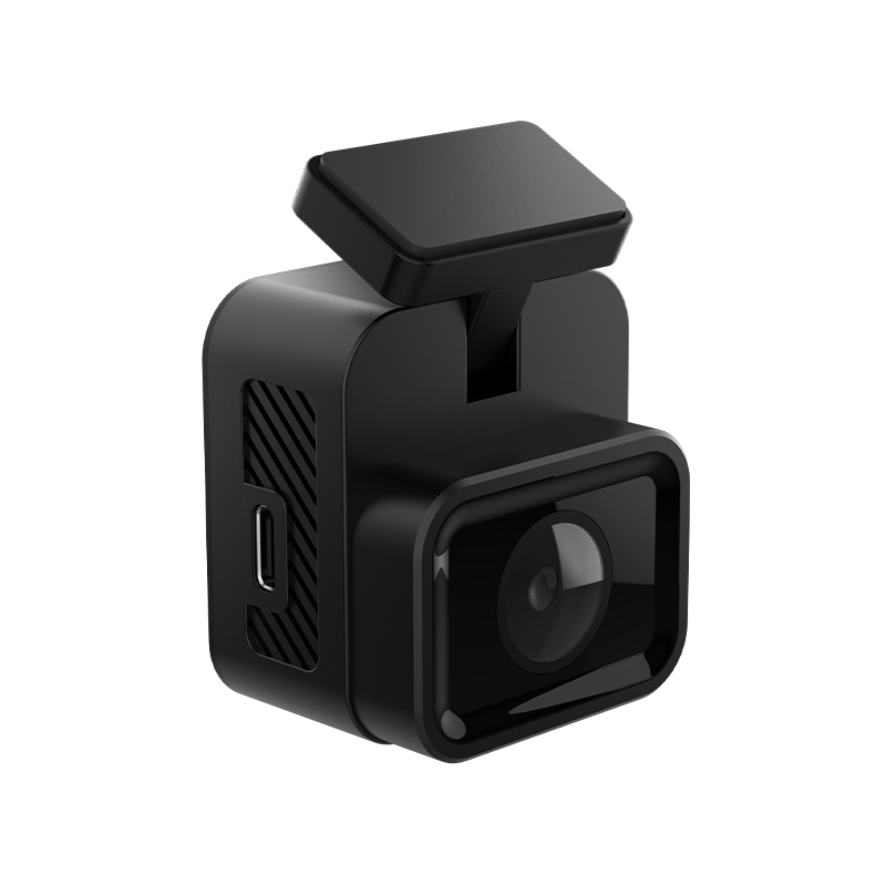 How does the wide-angle lens design of the Car Dash Cam reduce the stretching distortion at the edges of the image through distortion correction algorithms?